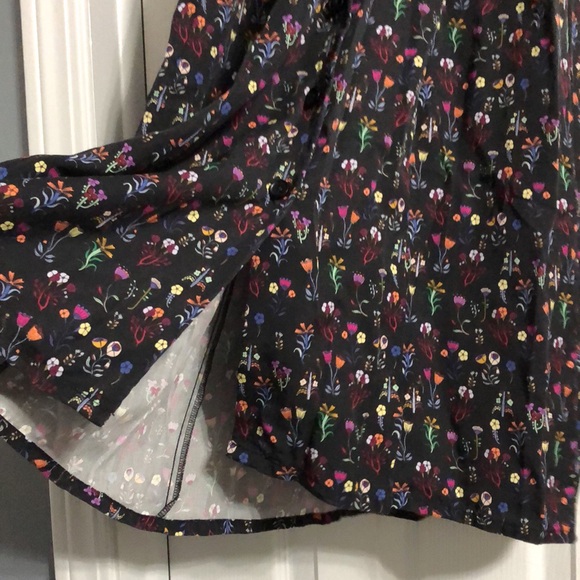 Marine Layer Isabella Button Front V-Neck Retro Midi Dress in Black Floral Print - Picture 14 of 16